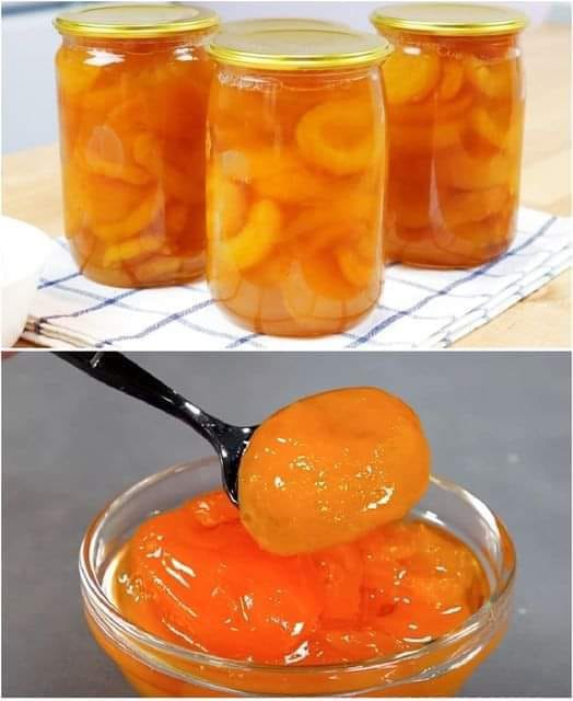 Wprowadzenie Dżem morelowy to pyszna słodka przyjemność, którą można dodać do naleśników, tostów, ciast, a nawet jogurtu. Tradycyjne przygotowanie dżemu może zająć kilka godzin, ale istnieje sposób, by przygotować ten pyszny przysmak w zaledwie 20 minut – i to bez konieczności używania lodówki! Dzięki odpowiedniej metodzie i kilku prostym składnikom stworzysz domowy dżem, który będzie idealnym dodatkiem do wielu potraw, a przy tym łatwy do przechowywania nawet bez chłodzenia. Przekonaj się, jak szybko i efektywnie można przygotować ten wyjątkowy dżem.  Składniki: 1 kg dojrzałych moreli 500 g cukru Sok z 1 cytryny 1 łyżeczka kwasu cytrynowego (opcjonalnie, dla lepszej konserwacji) 1 łyżka żelatyny (opcjonalnie, w przypadku chęci uzyskania bardziej żelowej konsystencji) Sposób przyrządzenia: Przygotowanie owoców: Morele dokładnie umyj, usuń pestki i pokrój owoce na mniejsze kawałki. W zależności od preferencji, możesz je również rozdrobnić na mniejsze kawałki lub zmiksować na puree, jeśli wolisz gładką konsystencję dżemu.  Gotowanie dżemu: Pokrojone owoce umieść w dużym garnku i dodaj cukier oraz sok z cytryny. Gotuj na średnim ogniu, mieszając co jakiś czas, aż owoce zmiękną i staną się prawie płynne (zajmie to około 10-15 minut).  Zagęszczanie (opcjonalnie): Jeśli chcesz uzyskać bardziej gęsty dżem, możesz dodać łyżkę żelatyny lub kwasu cytrynowego. Żelatynę należy wcześniej rozpuścić w niewielkiej ilości ciepłej wody, a następnie dodać do gotującej się mieszanki owocowej. W przypadku kwasu cytrynowego wystarczy dodać go bezpośrednio do garnka. Dżem gotuj jeszcze przez kilka minut, aż uzyska pożądaną konsystencję.  zobacz więcej na następnej stronie Reklama