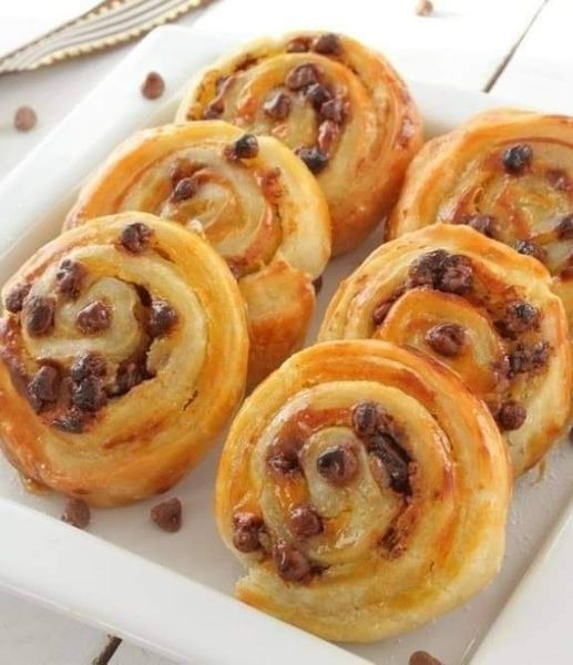 krem cukierniczy i roladki czekoladowe