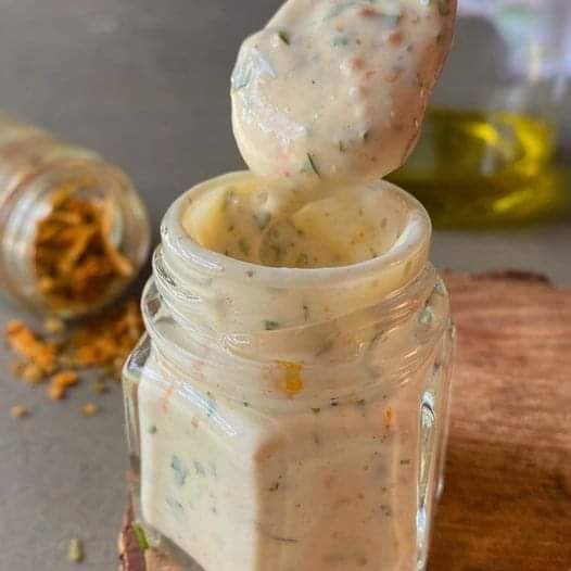 Sos Cezar do sałatek i przekąsek