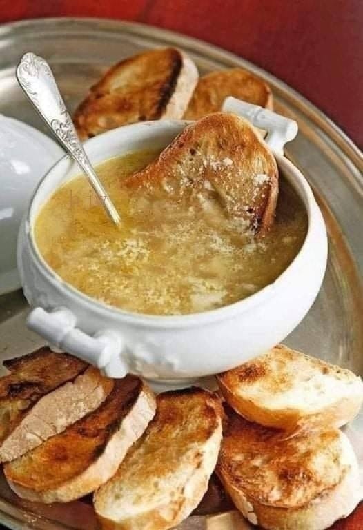 Prawdziwa zupa cebulowa: kojąca przyjemność