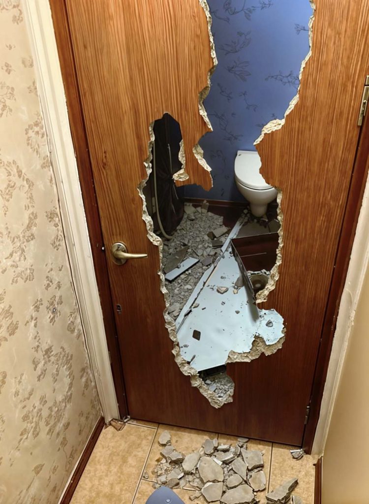 Wróciłam do domu i zobaczyłam, że drzwi łazienki są rozwalone – to był powód, dla którego złożyłam pozew o rozwód