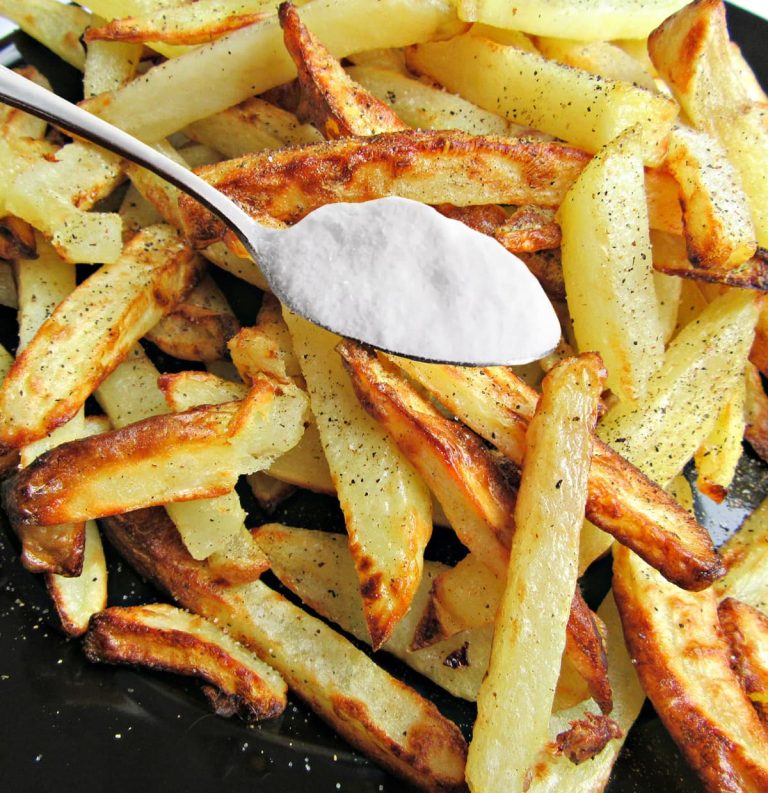 Chrupiące, smaczne i bardzo lekkie chipsy z piekarnika: oto trik