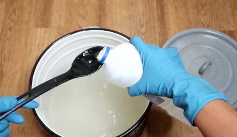 Od dłuższego czasu nie kupiłam żadnych ściereczek kuchennych. Wystarczą 3 minuty, a będą czyste i pachnące świeżością: pokazuję prosty sposób, aby je przywrócić