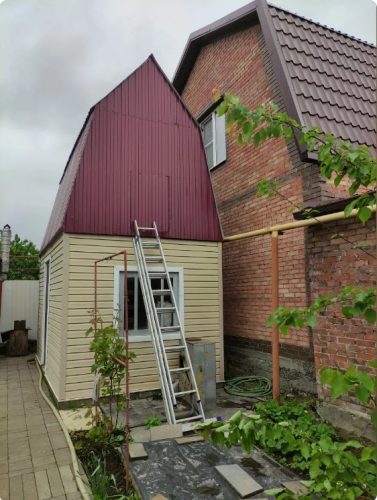 Sąsiad zbudował dwupiętrowy dom na granicy z oknem wychodzącym na naszą posesję. Co znaleźliśmy w odpowiedzi