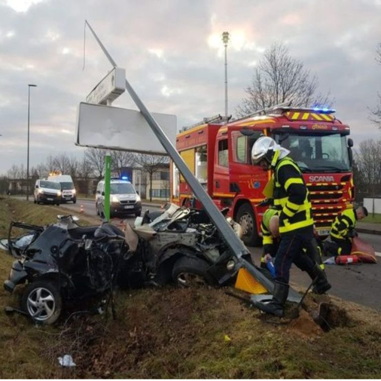 Smutne 😢😢: Rodzina z czwórką dzieci wracała do domu. Zginęli po zderzeniu z…