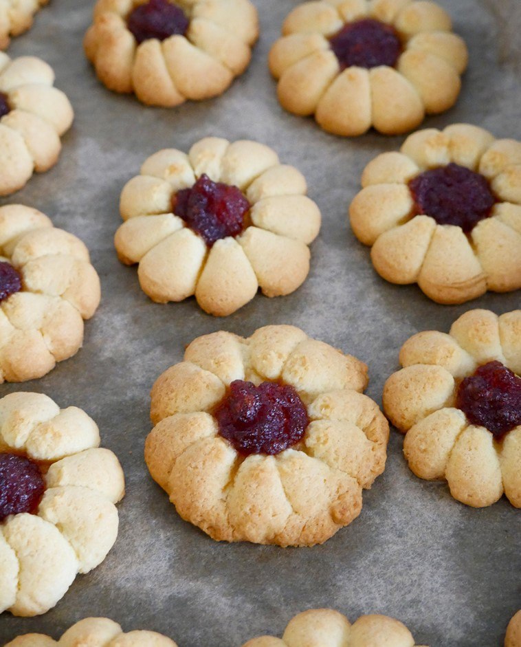 Ciasteczka kruche z dżemem – pyszny przysmak na każdą okazję