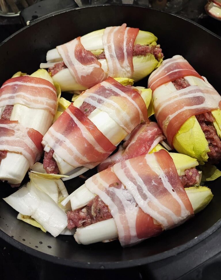 Endywia faszerowana boczkiem i mielonym mięsem