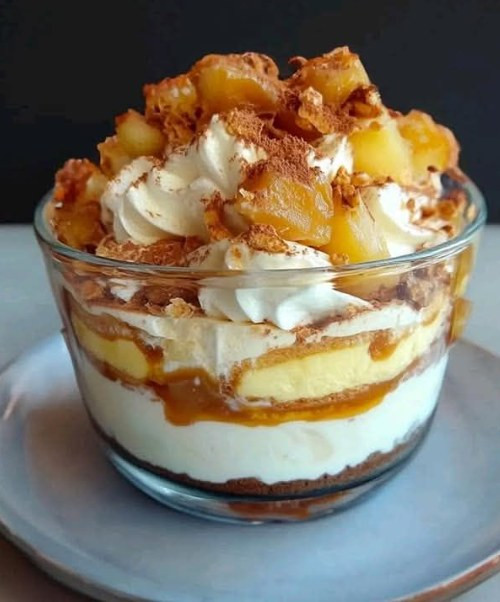 Tiramisu z solonym karmelem i smażonymi jabłkami, pyszna wersja klasycznego włoskiego przysmaku!