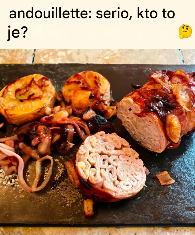 Grillowane andouillette z kandyzowaną szalotką i smażonymi ziemniakami